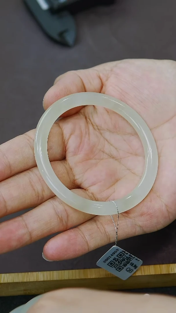 未镶嵌手镯和田玉55圈口  浅晴水手镯