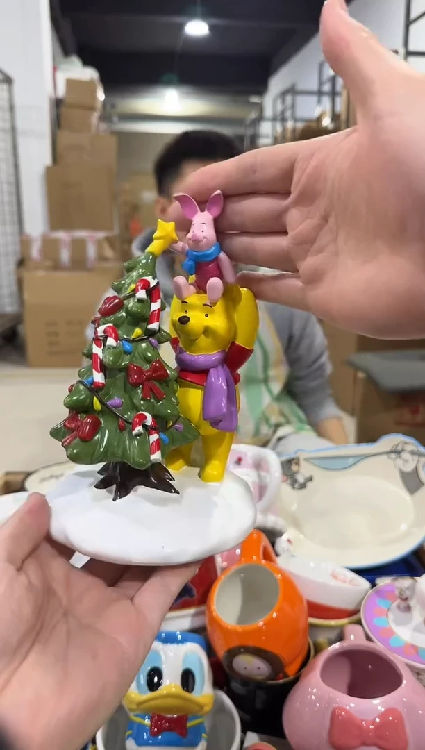 瓷片维尼皮杰猪摆件