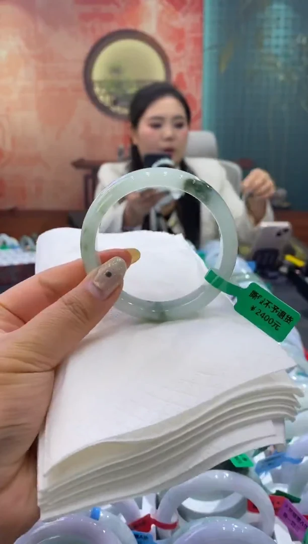 未镶嵌手镯翡翠多人00011325