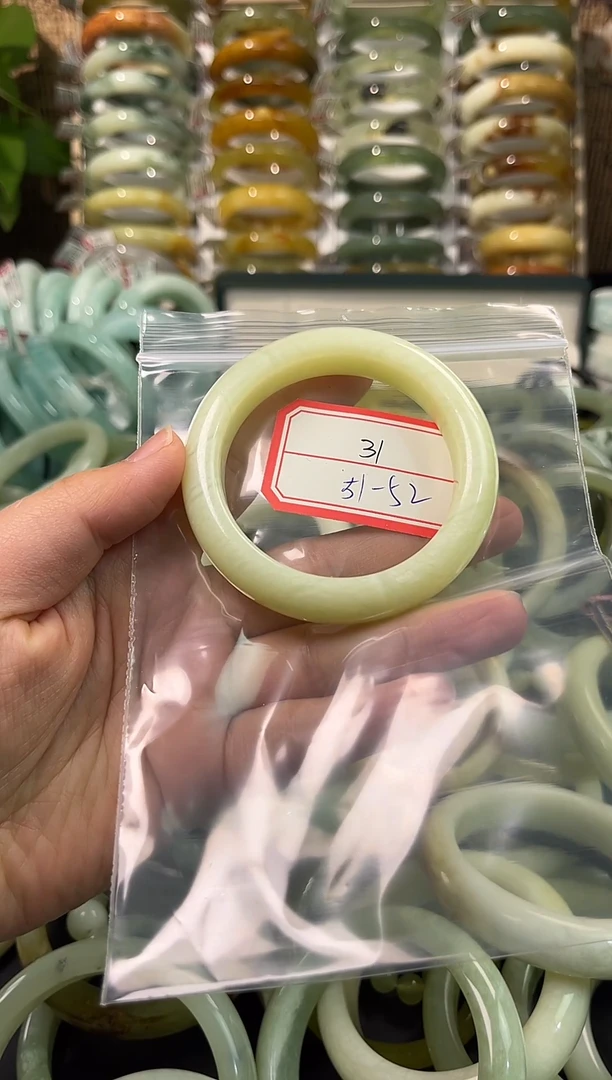 未镶嵌岫玉手镯岫玉手镯