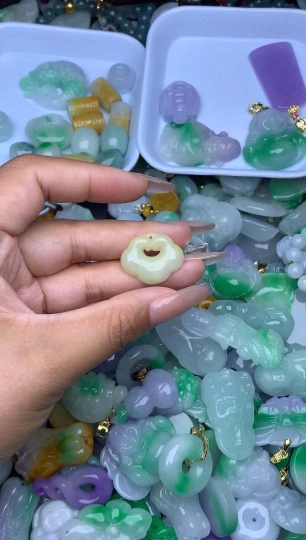 翡翠未镶嵌颈饰天然缅甸翡翠吊坠