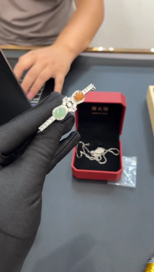翡翠手镯未镶嵌手镯