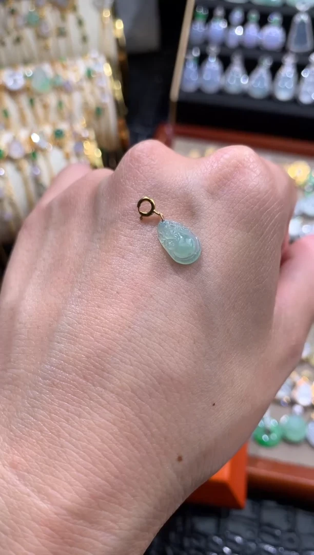 颈饰18K金镶嵌翡翠翡翠