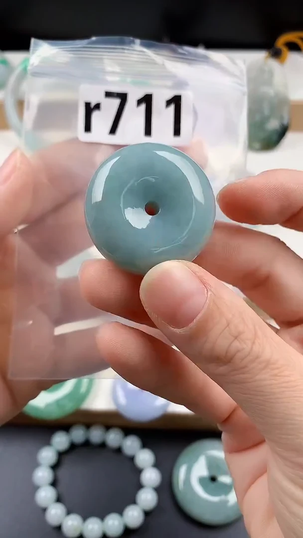 颈饰未镶嵌翡翠天然翡翠吊坠挂件