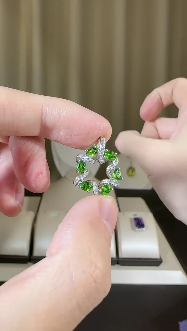 【闪购商品】透辉石吊坠银S925镶嵌时尚