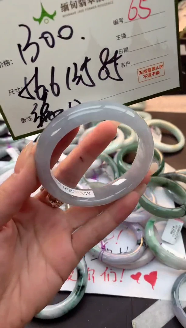 未镶嵌定制翡翠毛货需精细抛光+多人