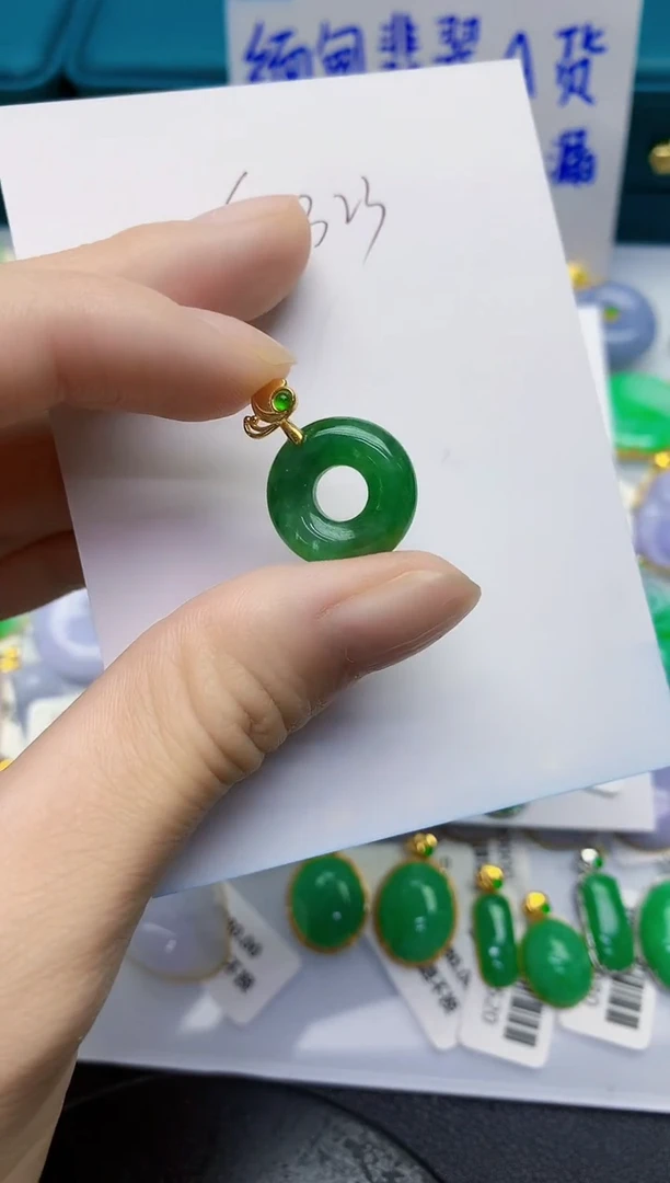 翡翠未镶嵌颈饰000000000