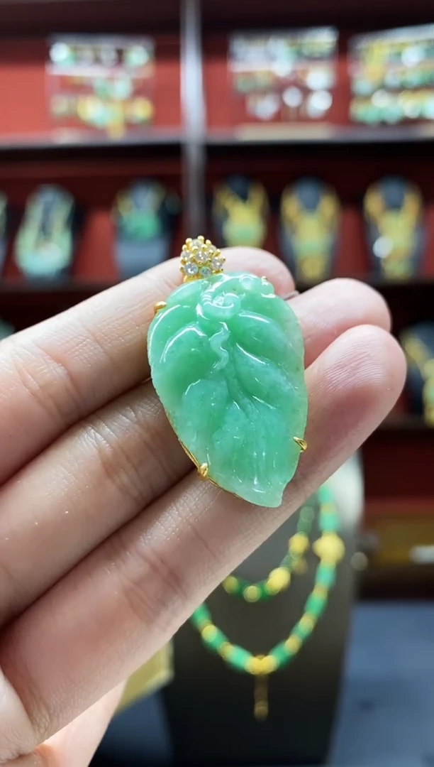 颈饰未镶嵌翡翠吊坠