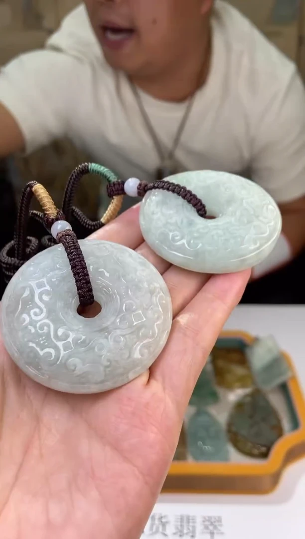 未镶嵌挂件翡翠375696  多人 多样性发一件