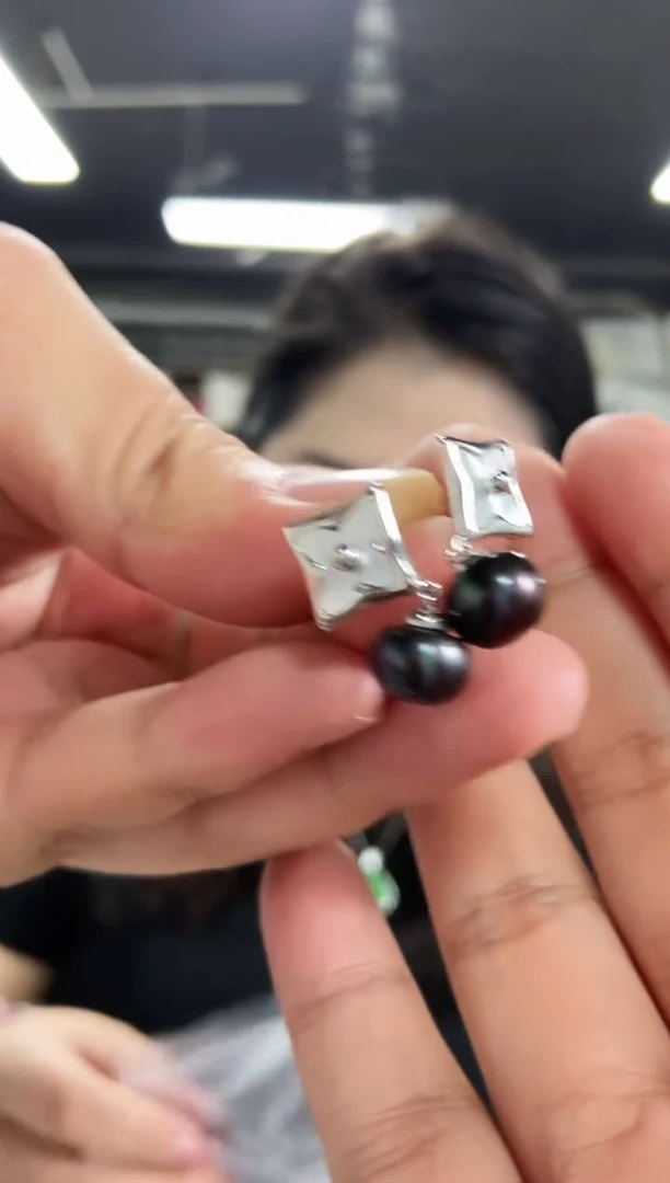 【闪购商品】海水珍珠耳饰银S925镶嵌多样性发其一，颜色微差