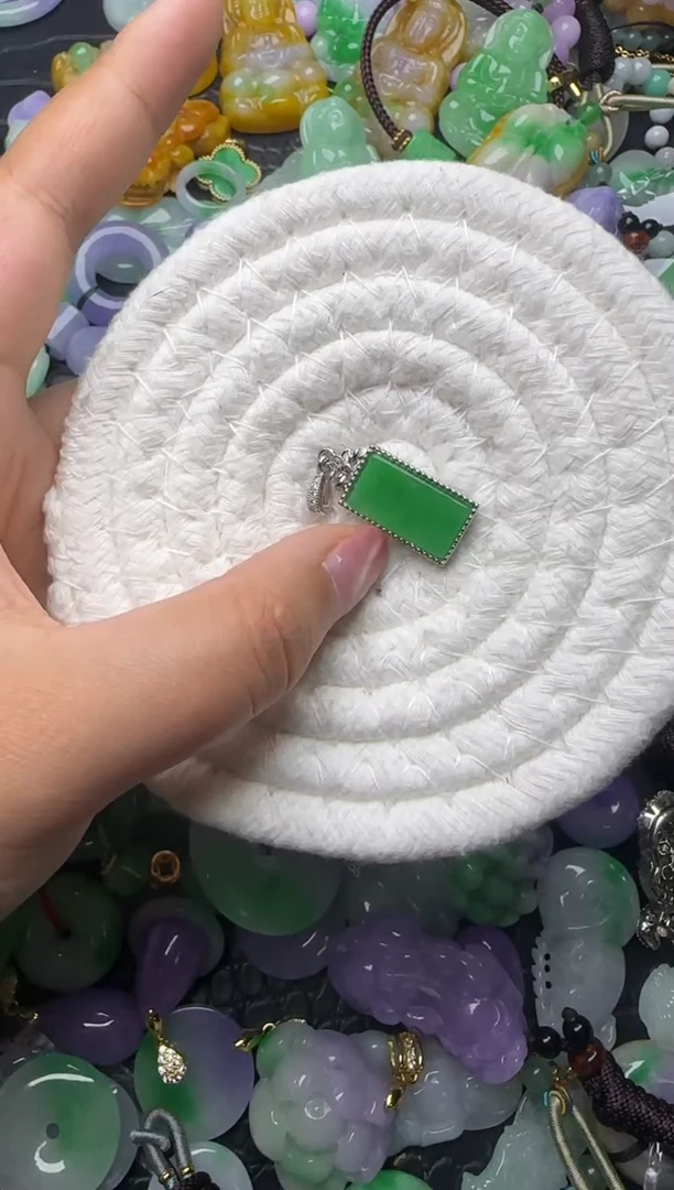 颈饰未镶嵌翡翠缅甸翡翠吊坠