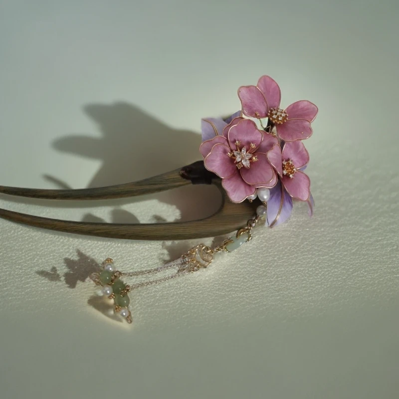 【花晓蝶】掐丝绒花粉紫色牡丹绿檀木弯月双簪蚕丝手工工艺