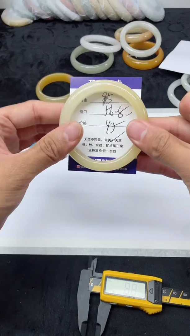 未镶嵌手镯石英质玉95