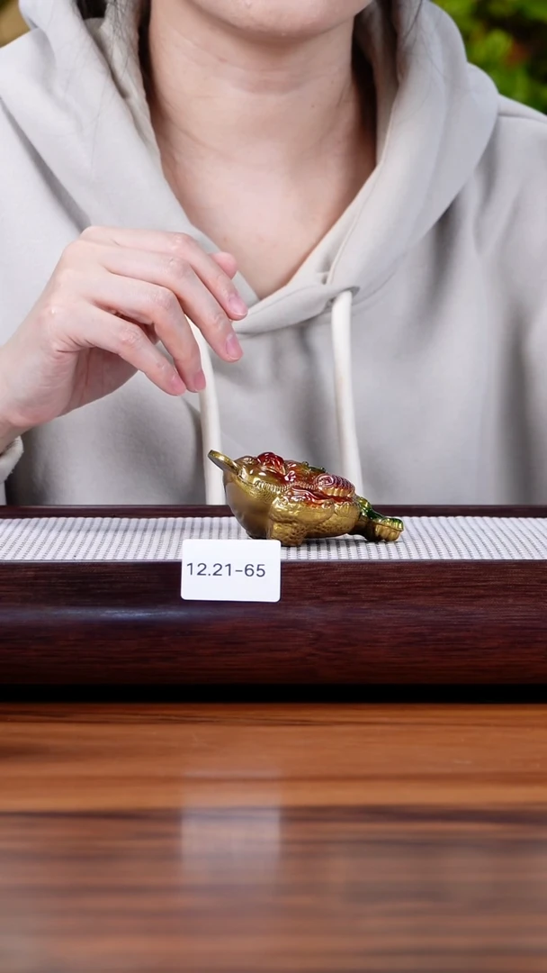 茶壶紫砂?**哈12.21-65  金蟾