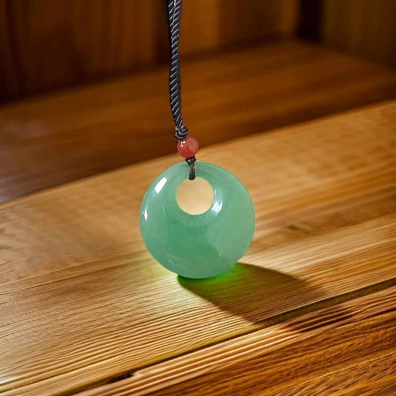 天然东陵玉公主扣吊坠