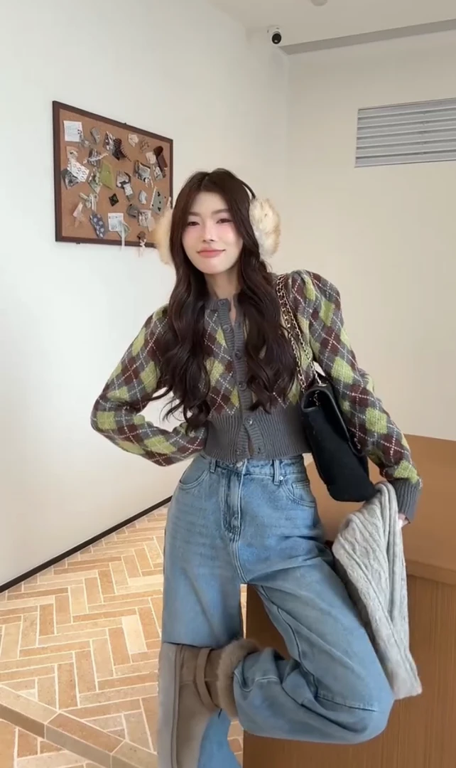 韩系2025秋冬新款复古洋气减龄撞色单排扣长袖圆领针织毛衣上衣女