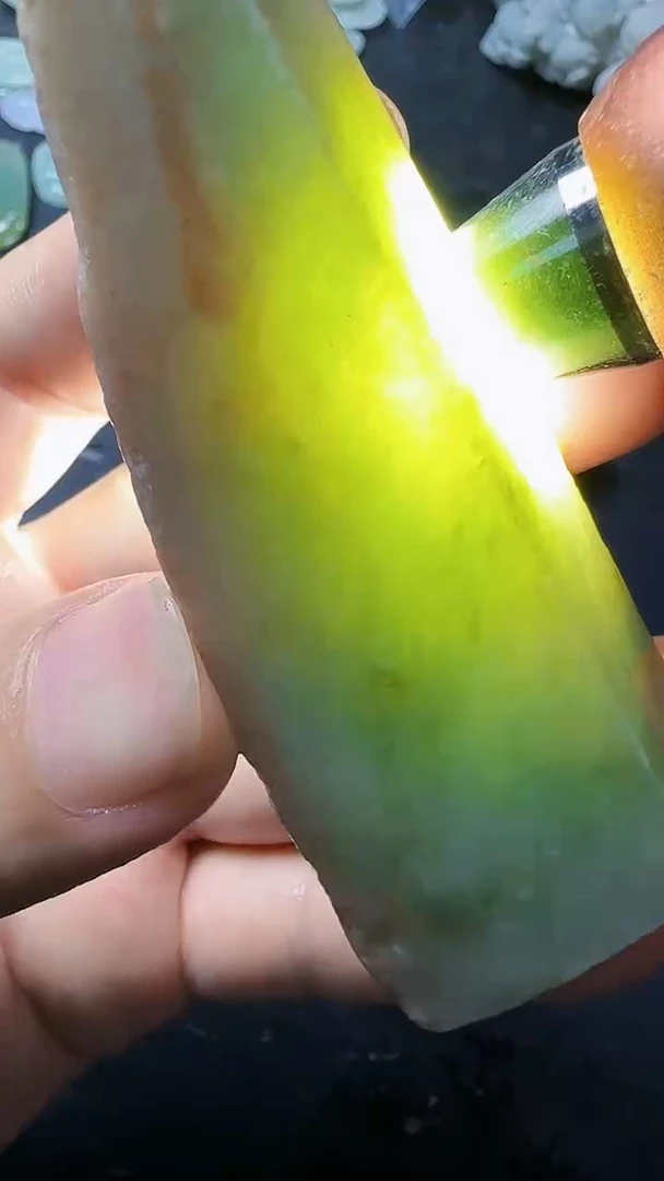 翡翠挂件未镶嵌036翡翠