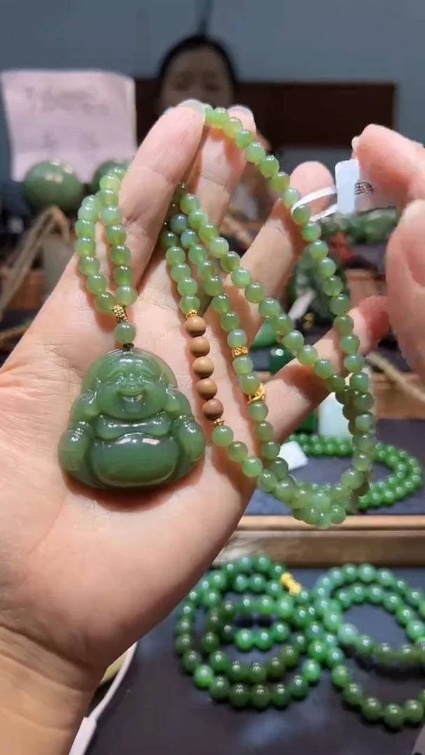颈饰未镶嵌和田玉（碧玉）1