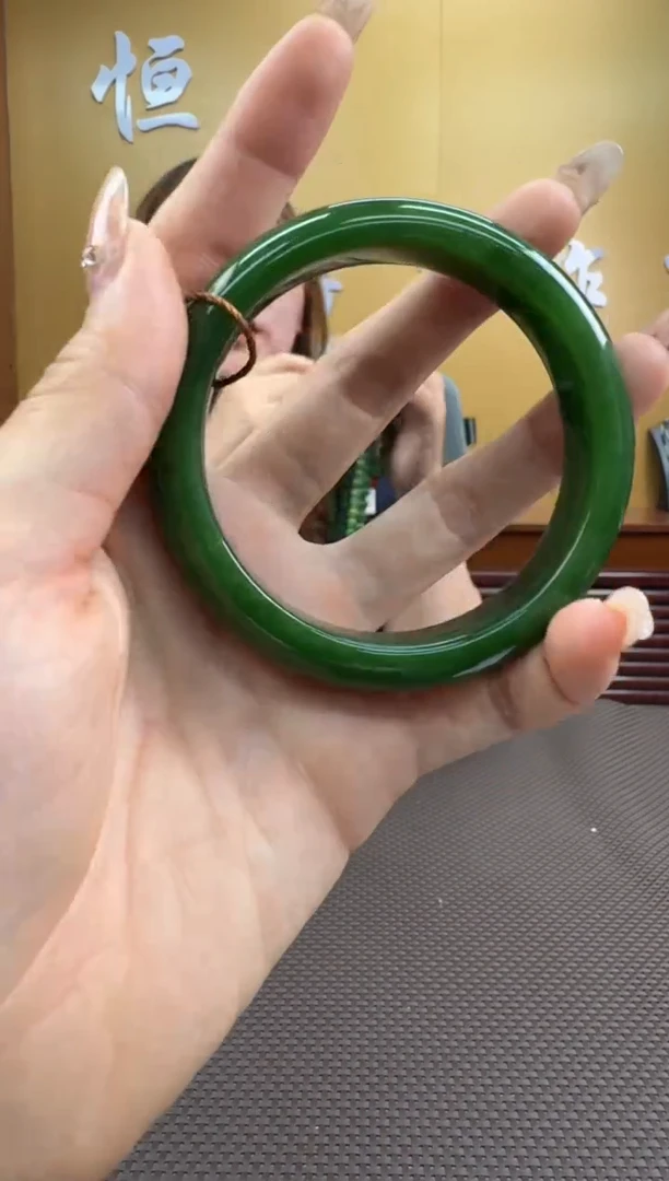 【闪购商品】和田玉手镯未镶嵌60