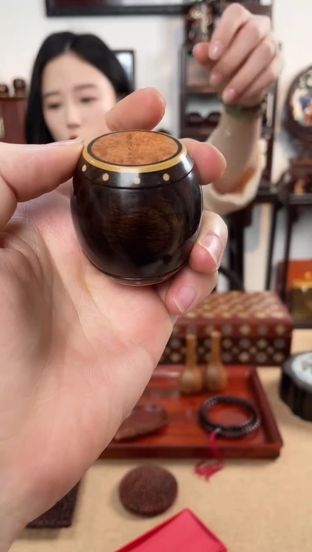 黑酸枝木类成套家具盖置