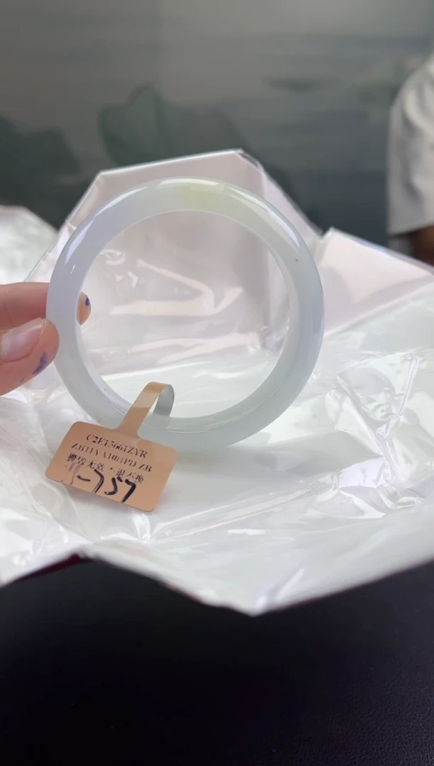 翡翠手镯未镶嵌翡翠手镯13