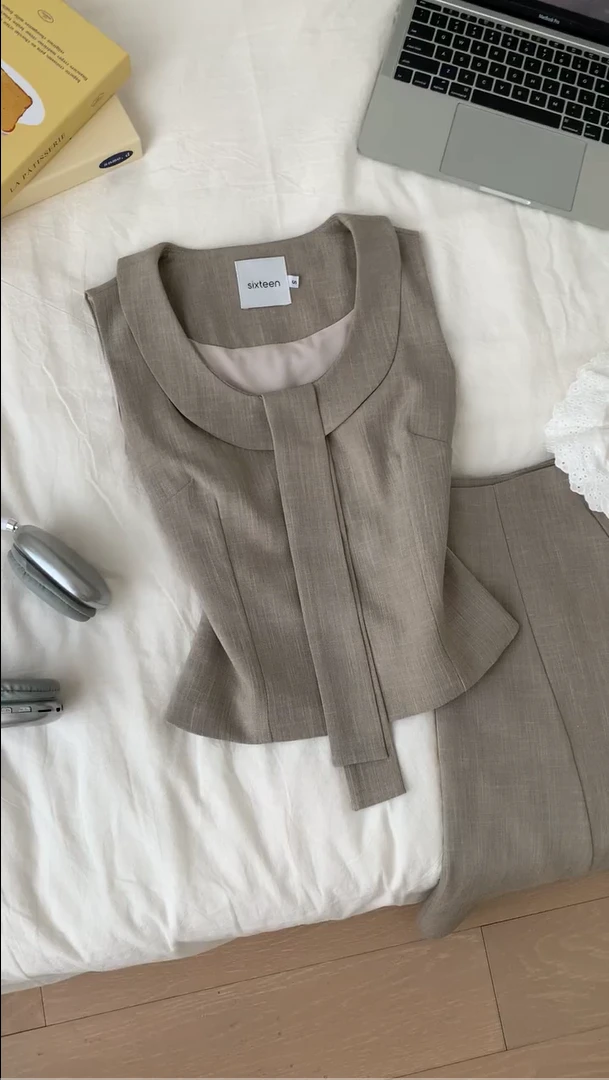 2025夏季新款法式名媛风复古气质无袖设计感时尚飘带领百搭女上衣