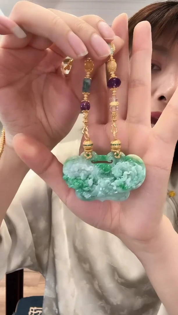 翡翠未镶嵌颈饰国风