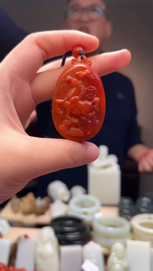 颈饰未镶嵌南红玛瑙吊坠