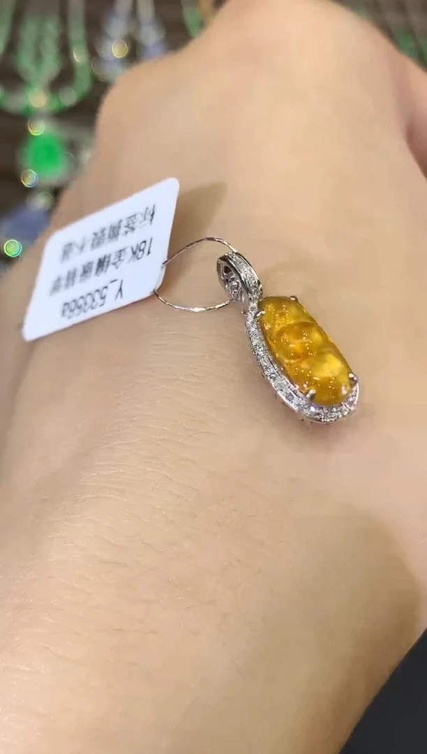 吊坠(不含链)18K金镶嵌翡翠B75 多样性一件发货