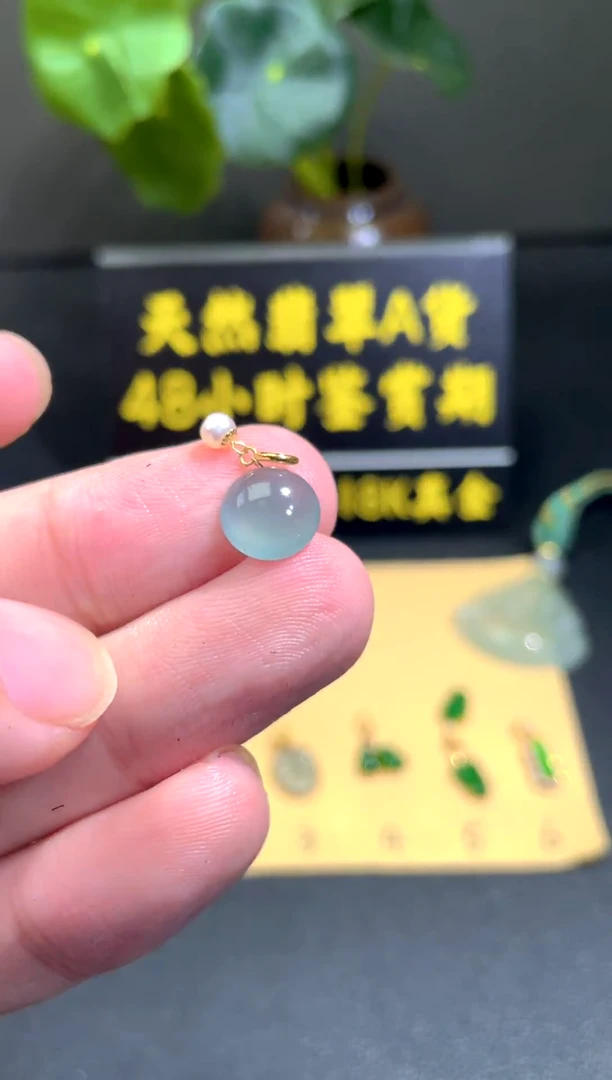 颈饰18K金镶嵌翡翠翡翠A货