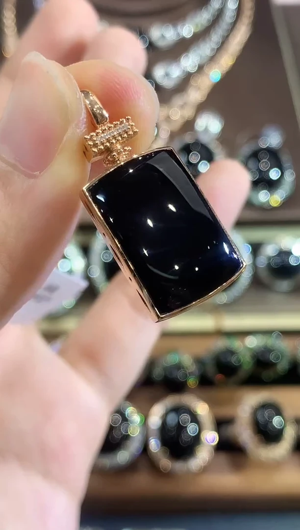 吊坠(不含链)18K金镶嵌翡翠C62