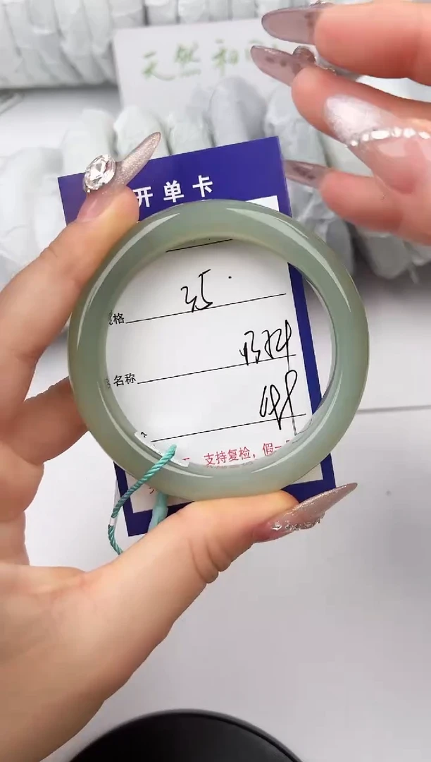 和田玉手镯未镶嵌35颜色微差无瑕疵