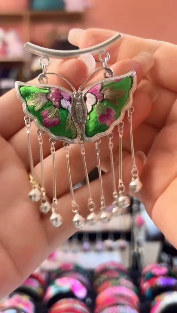 织绣民族风老绣饰品479