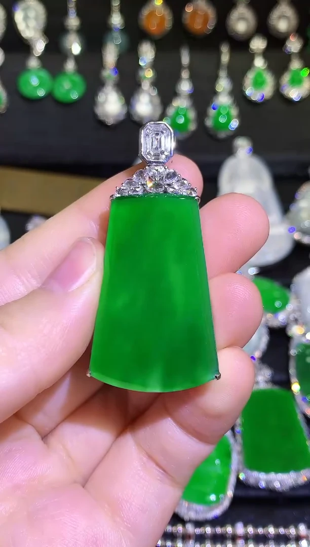 【闪购商品】翡翠颈饰18K金镶嵌高冰满绿厚装无事牌一刀切 