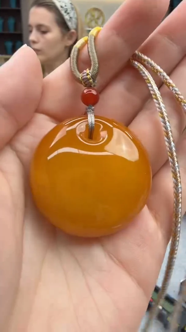 琥珀颈饰未镶嵌481秒拍号 假一罚三