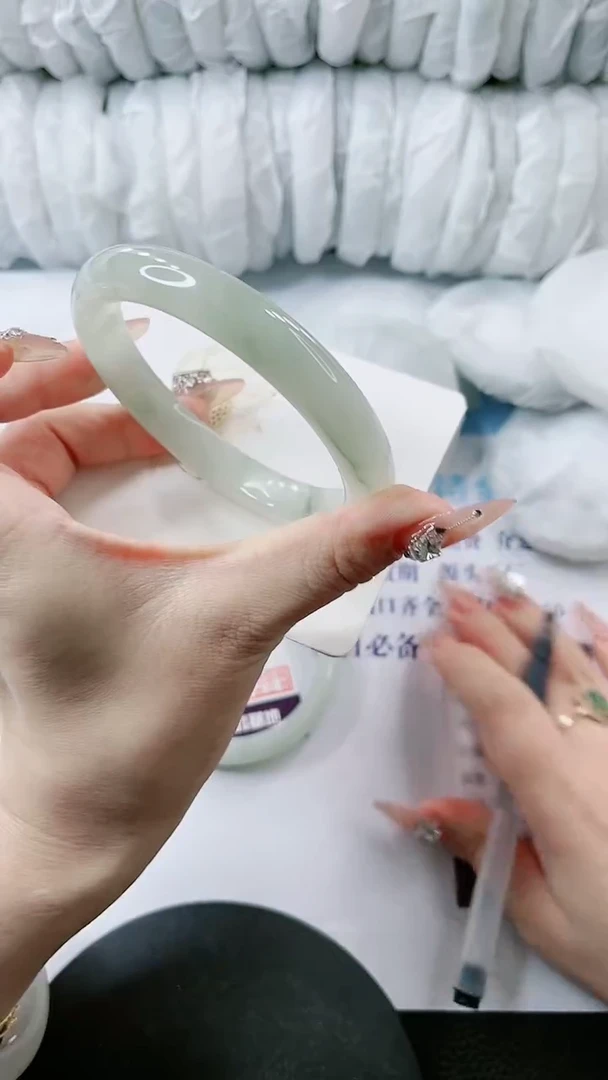 【闪购商品】石英质玉手镯未镶嵌多样性发货V278-64
