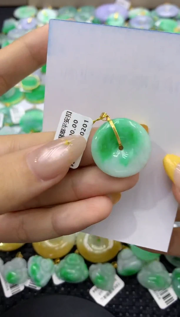 颈饰18K金镶嵌翡翠天然缅甸翡翠A货