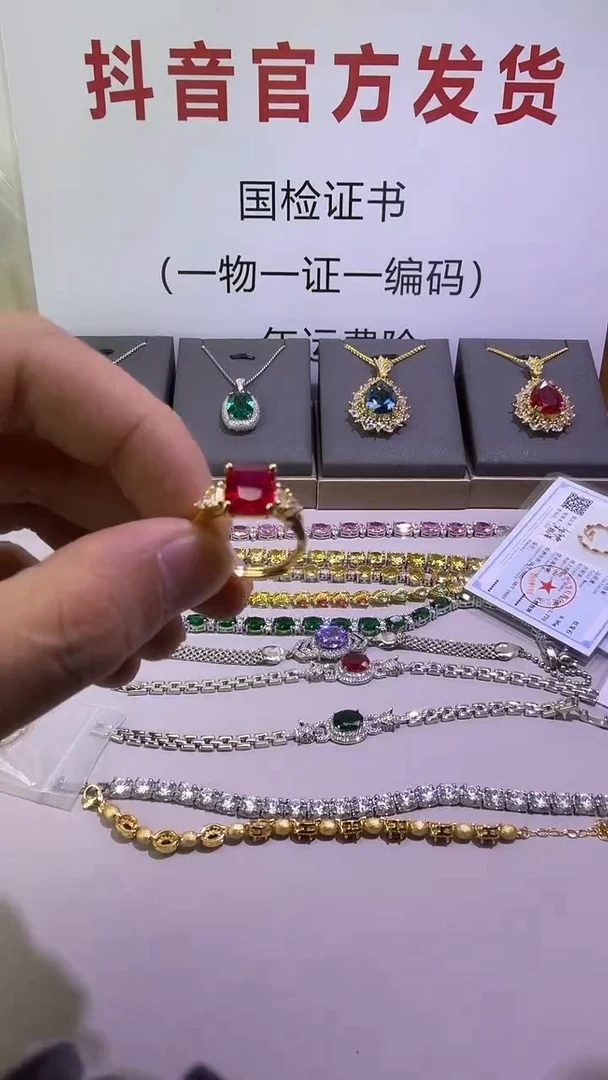 18K金镶嵌戒指红宝石879