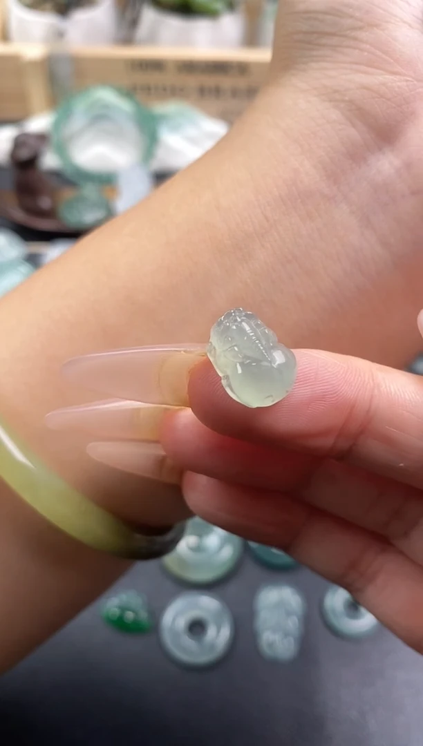 颈饰未镶嵌翡翠貔貅