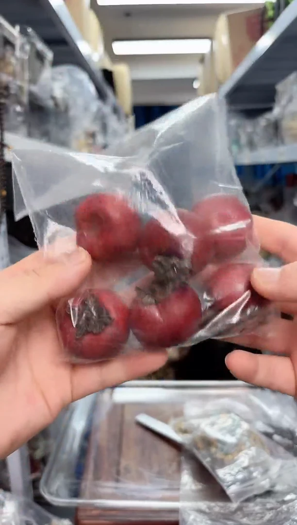 无非金属红檀木柿子摆件一个