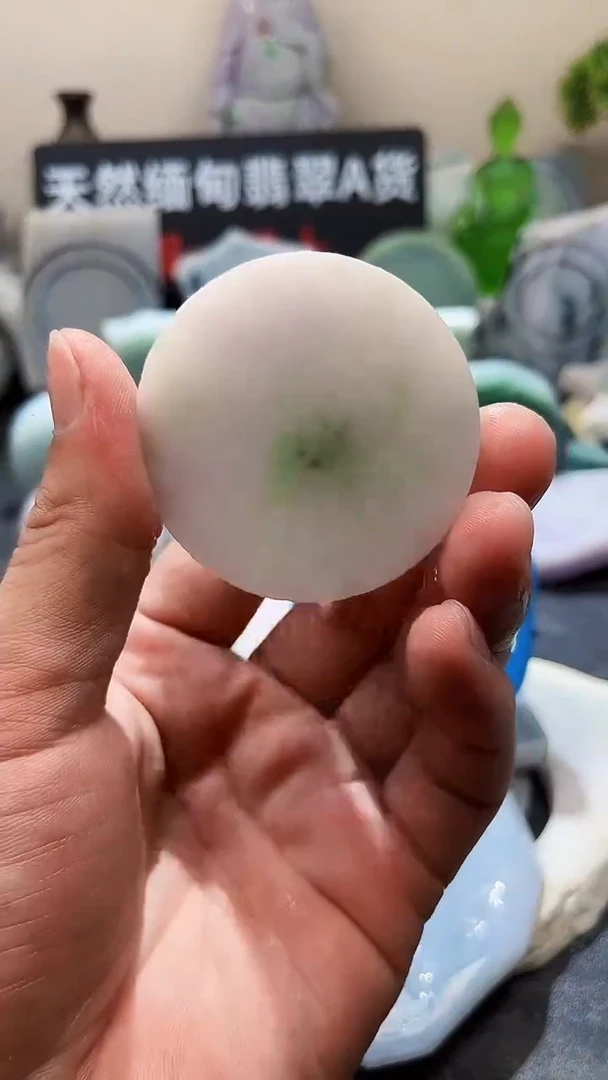 翡翠挂件未镶嵌翡翠