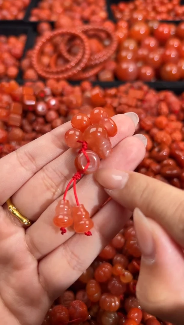 南红玛瑙未镶嵌颈饰1