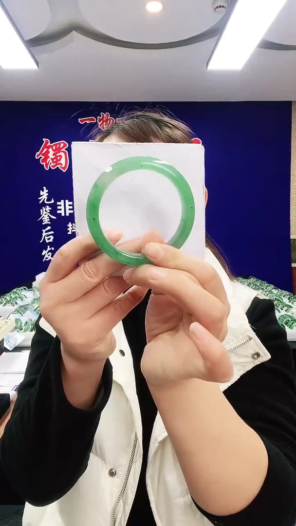 未镶嵌手镯石英质玉（非洲翠）1