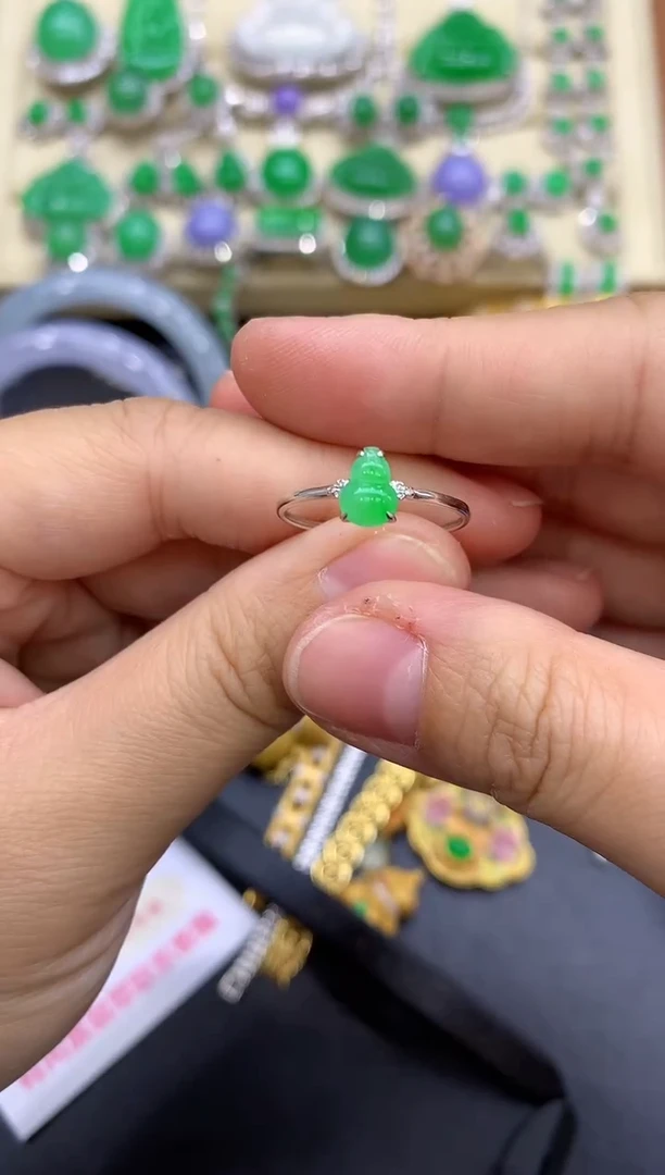 18K金镶嵌戒指翡翠208-中国好珍宝