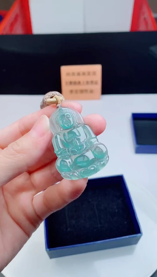 颈饰未镶嵌翡翠  ·