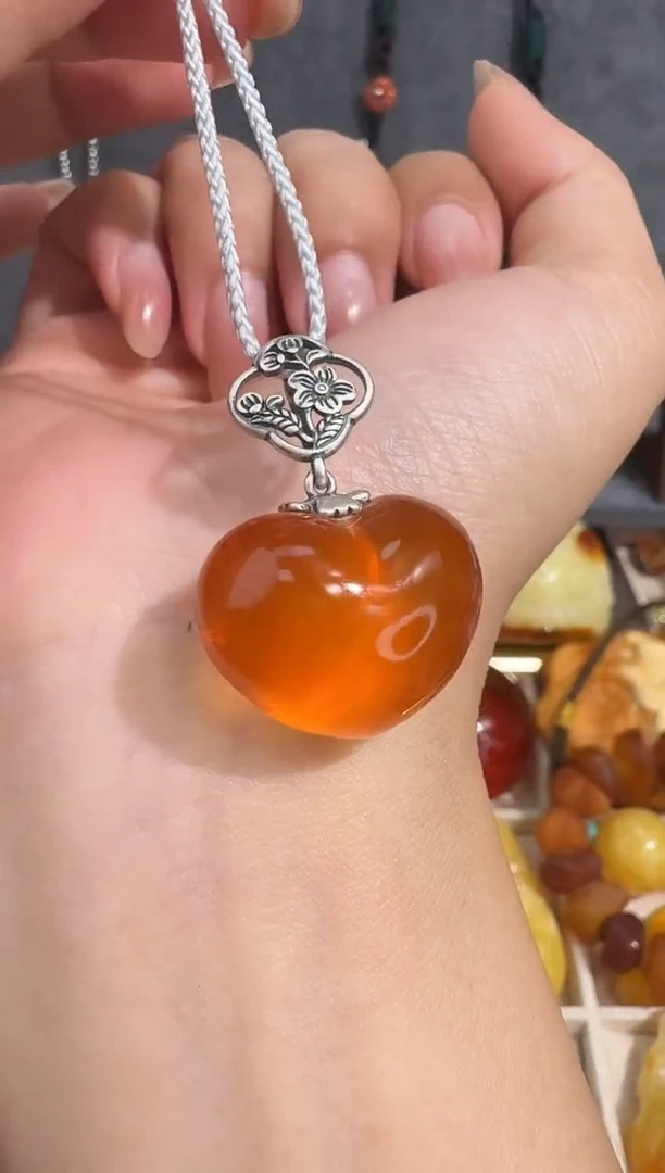裸石琥珀未镶嵌幸**?琥珀