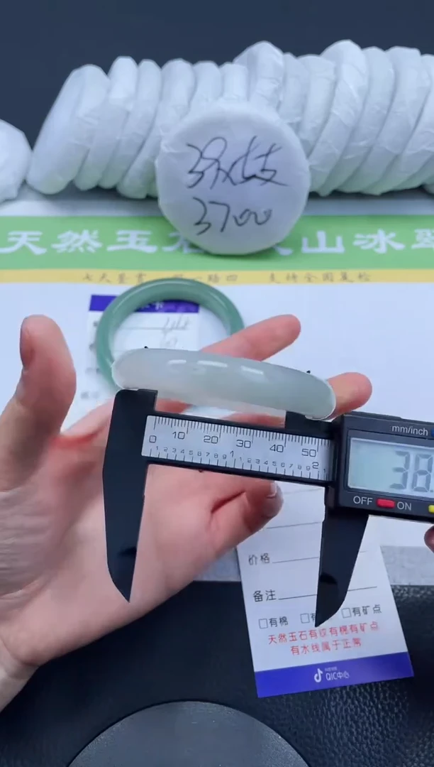 【闪购商品】石英质玉手镯未镶嵌A45-52+