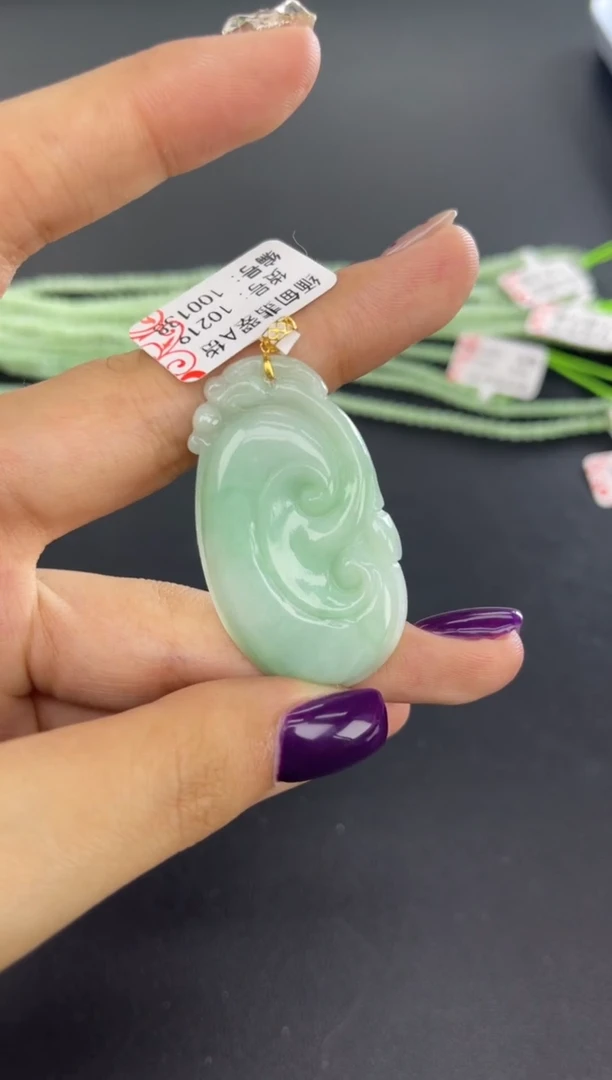 颈饰18K金镶嵌翡翠天然A货缅甸翡翠