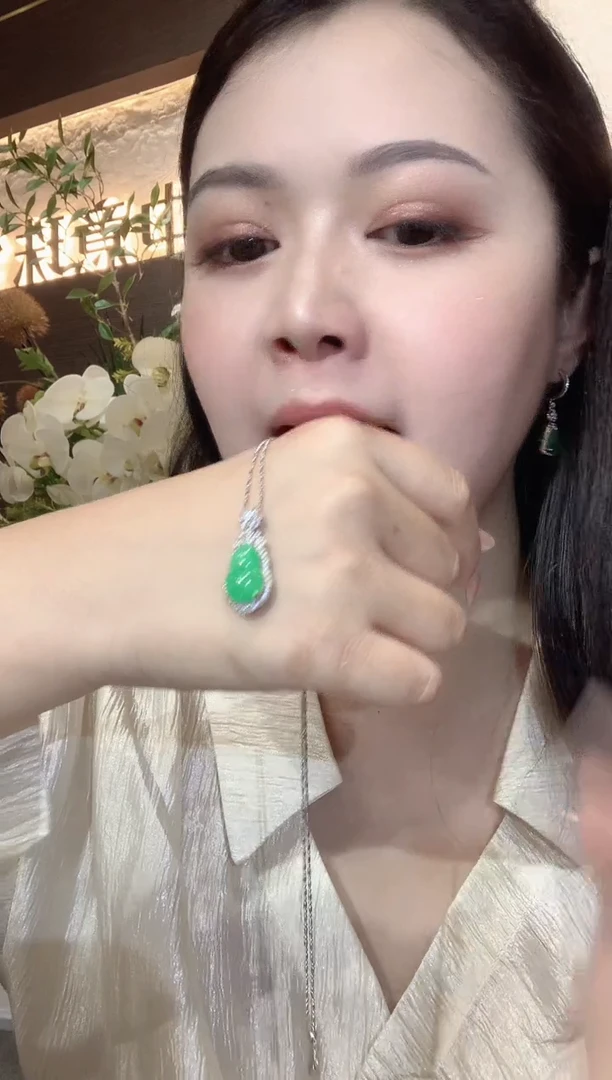 吊坠(不含链)18K金镶嵌翡翠A18