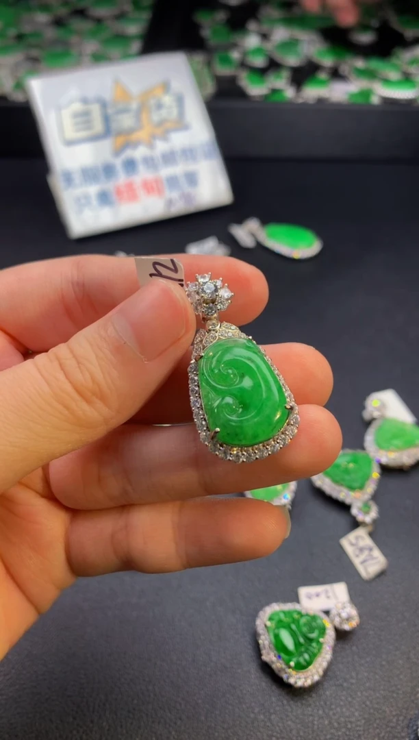 【闪购商品】翡翠颈饰银S925镶嵌翡翠